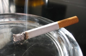 Скоро в силу вступит запрет на курение в общественных местах и потребление табака несовершеннолетними