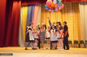 Фото: Последний звонок в Калашниковской средней общеобразовательной школе, 24 мая 2013