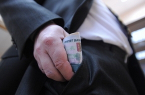В России планируется потратить почти 500 миллиардов рублей на увеличение зарплат чиновников