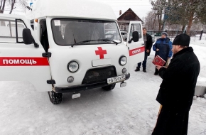 В Спирово освятили машину скорой помощи