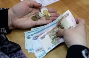 Размер минимальной зарплаты в России поднимут на 21,7 процента и составит 9489 рублей