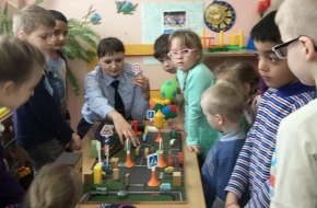 Сотрудники Госавтоинспекции Лихославльского района провели занятия по Правилам дорожного движения в детском саду «Улыбка»