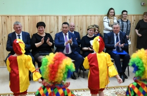Губернатор Игорь Руденя посетил детский сад «Ладушки» в Лихославле