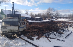 В Микшинском сельском поселении начались работы по сносу заброшенных ветхих домов