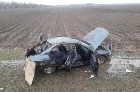 В Лихославльском районе водитель иномарки не справился с управлением и вылетел в кювет, два человека пострадали (фото)
