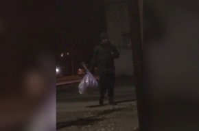 В Лихославле любители разбрасывать пакеты с мусором вновь попали на видео (видео)