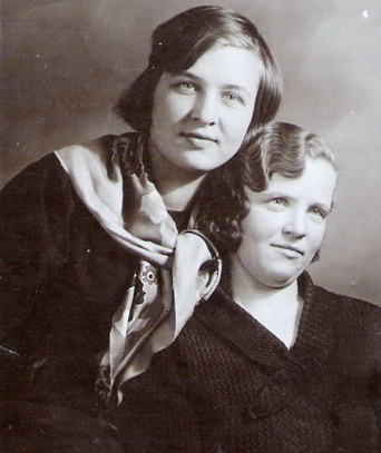 Антонина (слева) и Татьяна Лабудины. 1940 год. Фото: rus-obr.ru