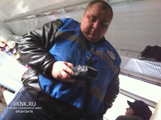 Контролер-кассир, напавший на пассажира. Фото: vk.com/konakovo_official